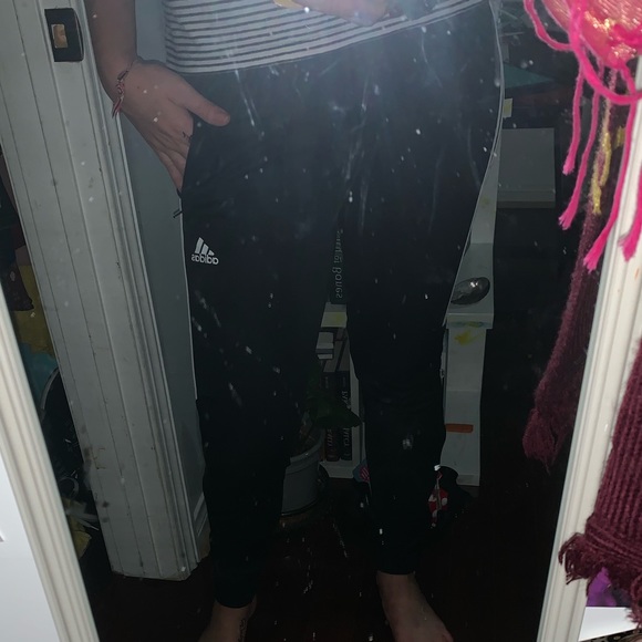 Adidas pants, size medium - Picture 4 of 4